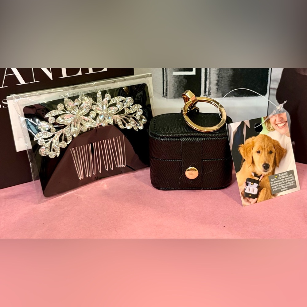 Having your dog in your wedding?
Black 2 Ring Holder For Dog Collars & Hair Comb
